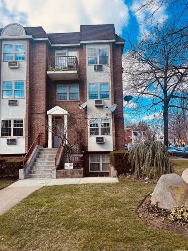 17243 Highland Ave, Jamaica, NY 11432-2847
