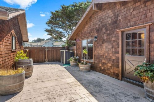 45465 Caspar Dr, Mendocino CA  95460-9727 exterior