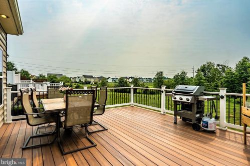 155 Fawn Dr, Gilbertsville PA  19525-8103 exterior