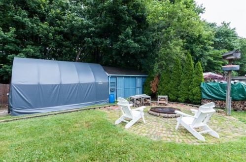 135 Brookside Dr, North Kingstown RI  02852-2005 exterior