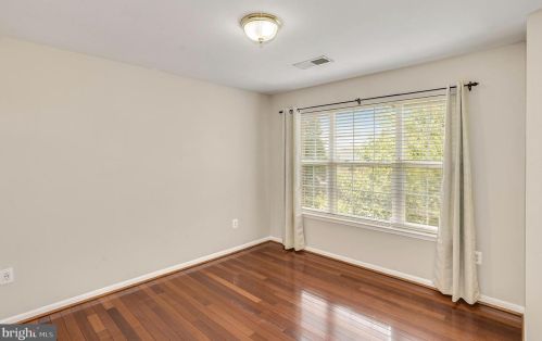 6733 Sutton Oaks Way, Gainesville VA  20155-1489 exterior