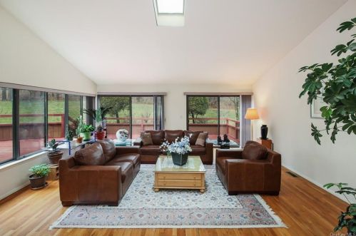 7 Harrows Ln, Purchase, NY 10577-1707