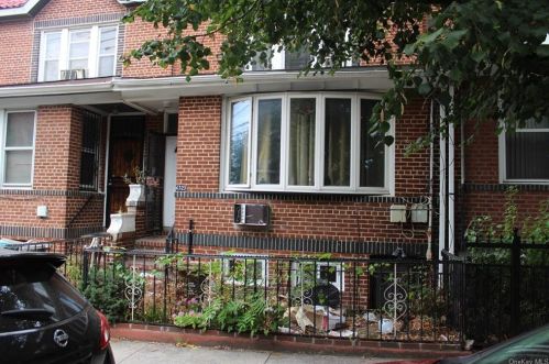 4325 Carpenter Ave, Bronx, NY 10466-1310