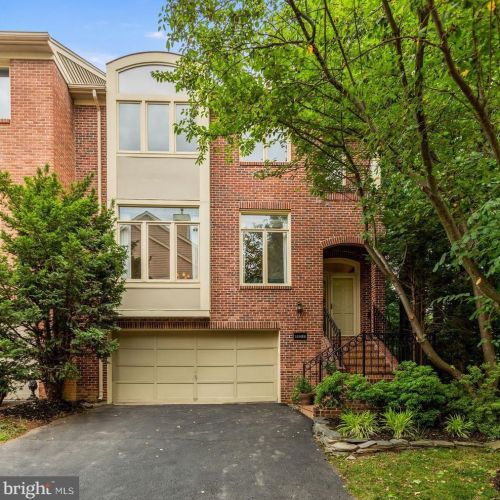 11532 Hemingway Dr, Herndon, VA 20194-1239