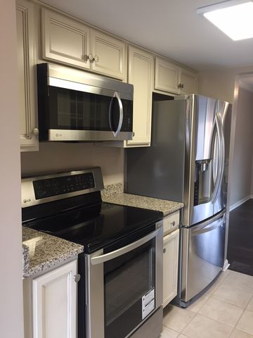 7811 Montero Dr, Prospect, KY 40059-9458