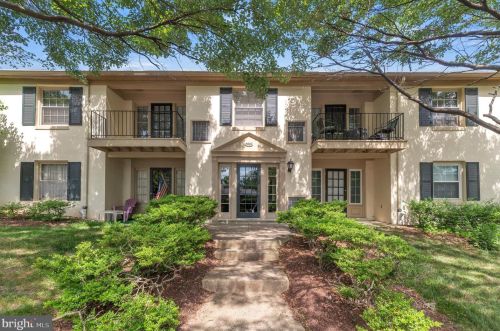 5900 Surrey Hill Pl, Springfield, VA 22152-1144