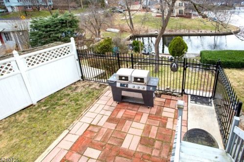 170 Rainbow Trl, Parsippany NJ  07834-3214 exterior