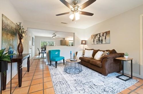 1104 Brookswood Ave, Austin TX  78721-2458 exterior