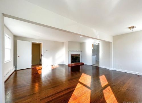 586 Courtland Ave, Bridgeport CT  06605-3300 exterior