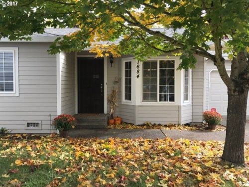 1684 207 Ave, Beaverton OR  97006-6454 exterior