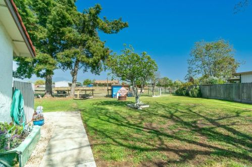 105 Daffodil Dr, Hollister CA  95023-3103 exterior