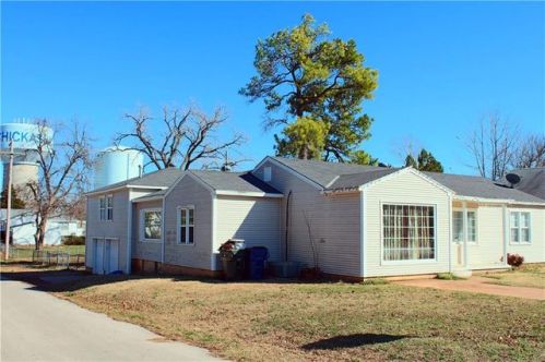 1601 13 St, Chickasha OK  73018-4228 exterior