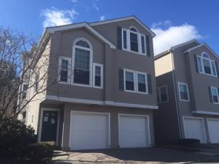 18 Witherspoon Ct, Morristown NJ  07960-2733 exterior