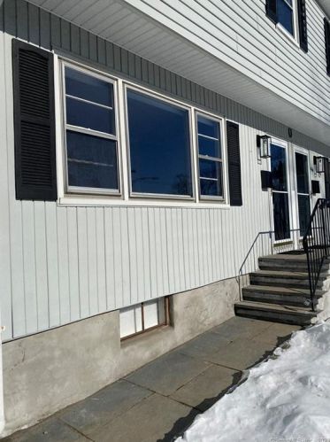 44 Hillside Ave, New Canaan CT  06840-4718 exterior
