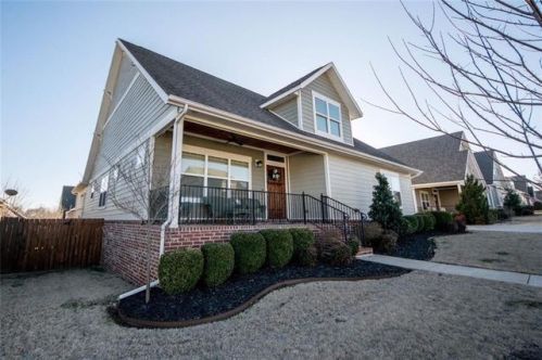 5806 Willow St, Rogers, AR 72758-8233