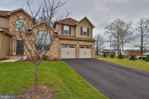 1129 Swallow Tail Ln, Breinigsville, PA 18031
