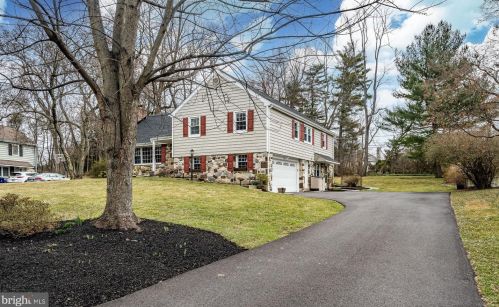 137 Wooded Ln, Ithan, PA 19085-1414