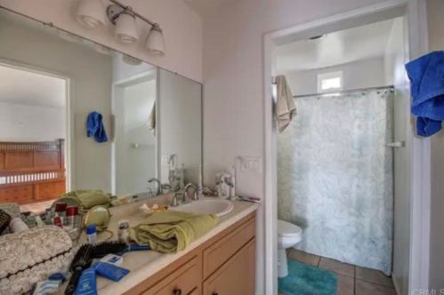 3721 Riviera Dr, San Diego CA 92109-6647 exterior