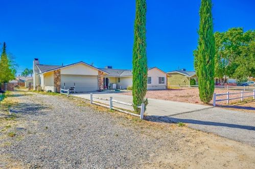 14561 Coalinga Rd, Victorville CA  92392-9617 exterior