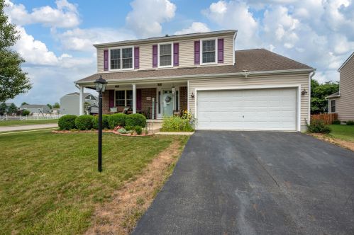 1159 Deansway Dr, Pataskala, OH 43062-7581