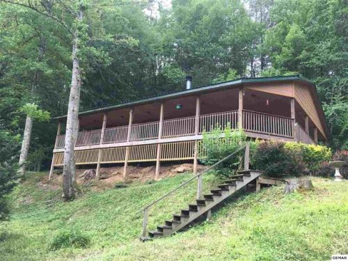 559 Proffitt Rd, Gatlinburg, TN 37738-5823