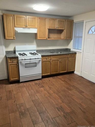 28 Virginia Ave, Bridgeport, CT 06610-1506