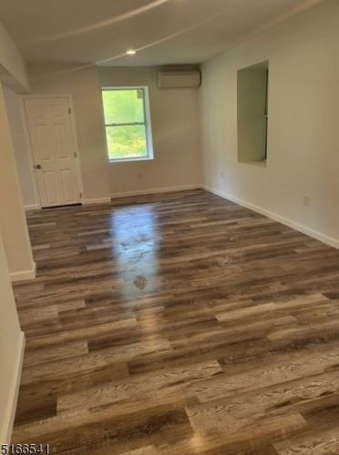 18 Berry Ln, West Milford NJ  07480-3632 exterior