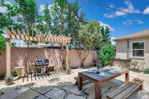 5719 Pennswood Ave, Lakewood CA  90712-1819 exterior