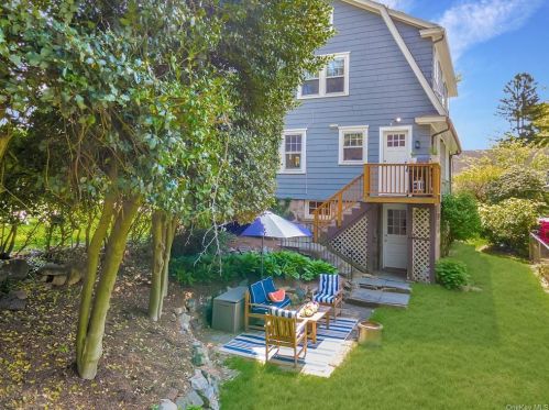 4 Maywood Rd, New Rochelle NY  10804-4706 exterior