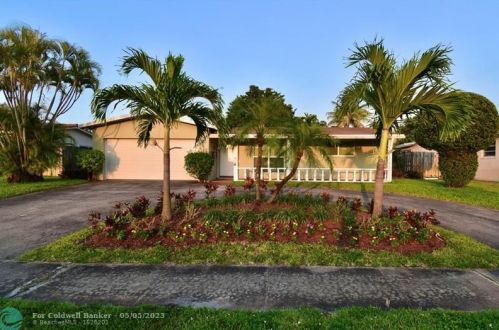 2131 52nd Ave, Hollywood FL  33021-3308 exterior