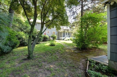 239 Rocks Rd, Norwalk CT  06851-1117 exterior