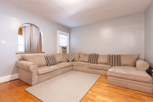 92-32 76th St, Jamaica, NY 11421-1001