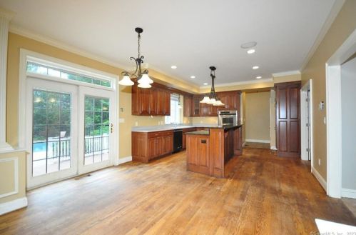 63 Country Club Rd, Manchester, CT 06043-7462