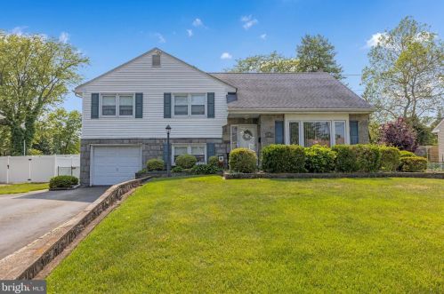 2161 Holly Ln, Riverton, NJ 08077-3437