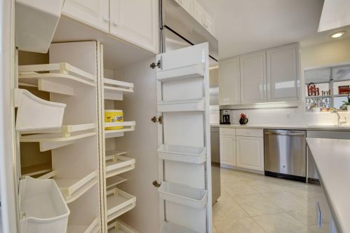 28 Glens Dr, Boynton Beach FL  33436-6207 exterior