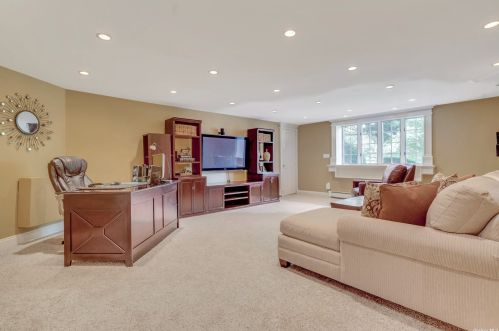 15 Frost Valley Rd, Mount Sinai NY  11766-1401 exterior