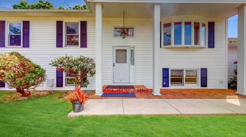 122 Simmonsville Ave, Providence, RI 02919-5817