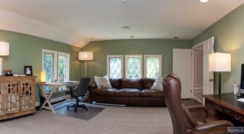 11 Glenwood Dr, Upper Saddle River NJ  07458-3303 exterior