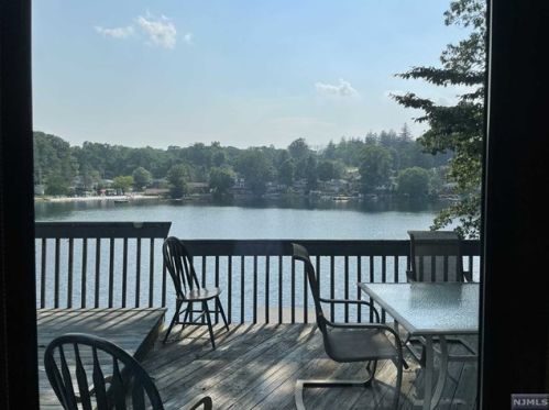 78 Upsala Path, West Milford Lakes NJ  07480-4204 exterior