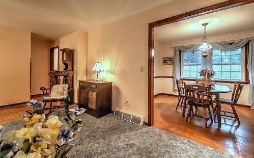 22 Harvest Ln, Milford CT  06461-1705 exterior