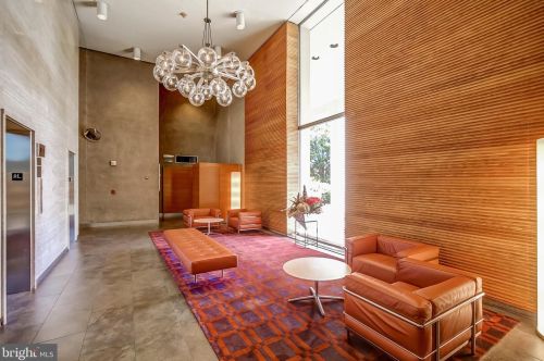 210 Locust St, Philadelphia PA  19106-3945 exterior