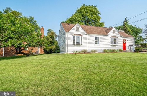 6919 Barrett Rd, Falls Church, VA 22042-2643