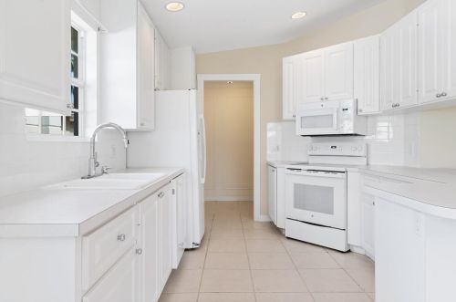 7854 Pine Island Way, West Palm Beach FL  33411-5818 exterior