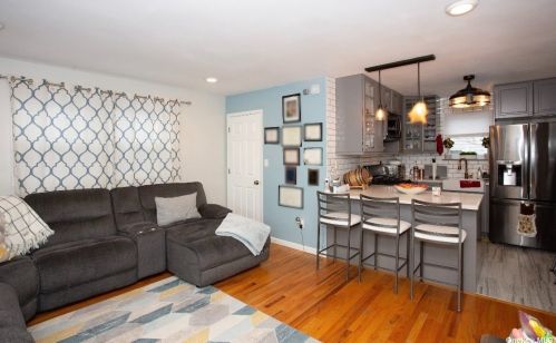 1321 E St, Floral Park, NY 11003-3826