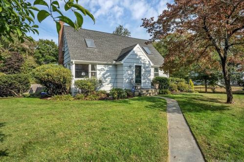 66 Soundview Rd, Ridgefield, CT 06877-5710