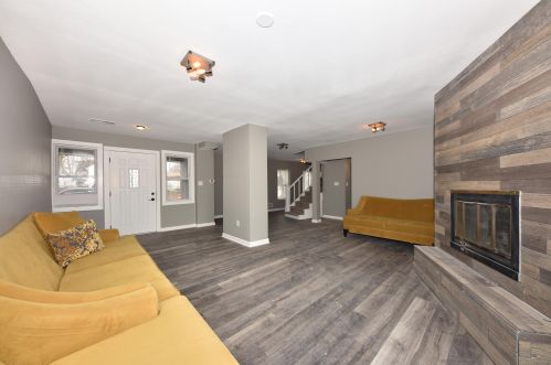 9127 Swan Cir, Milwaukee WI  53225-2719 exterior