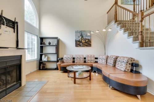 51 Academy Ct, Bedminster, NJ 07921-1805