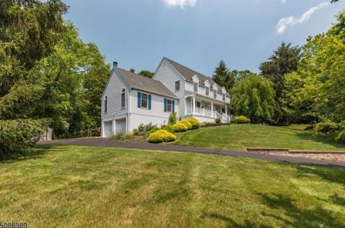 46 Studer Rd, Clinton, NJ 08809-1041