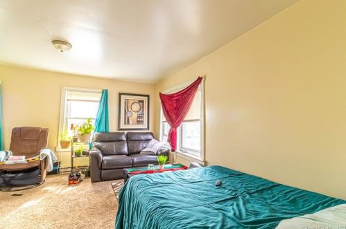 28 Oak St, Norwich CT  06360-5111 exterior