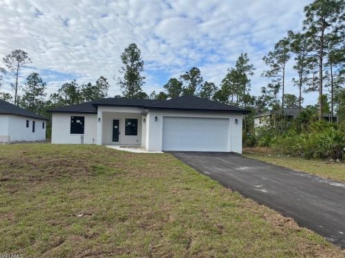2872 30th Ave, Naples, FL 34117-8911